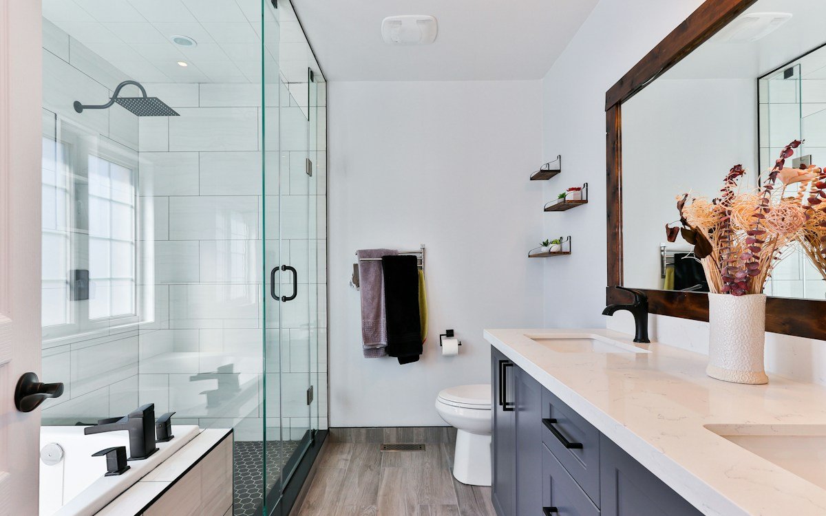 Luxury residential building washroom and tenant amenities cleaned and replenished to high-spec hospitality standards