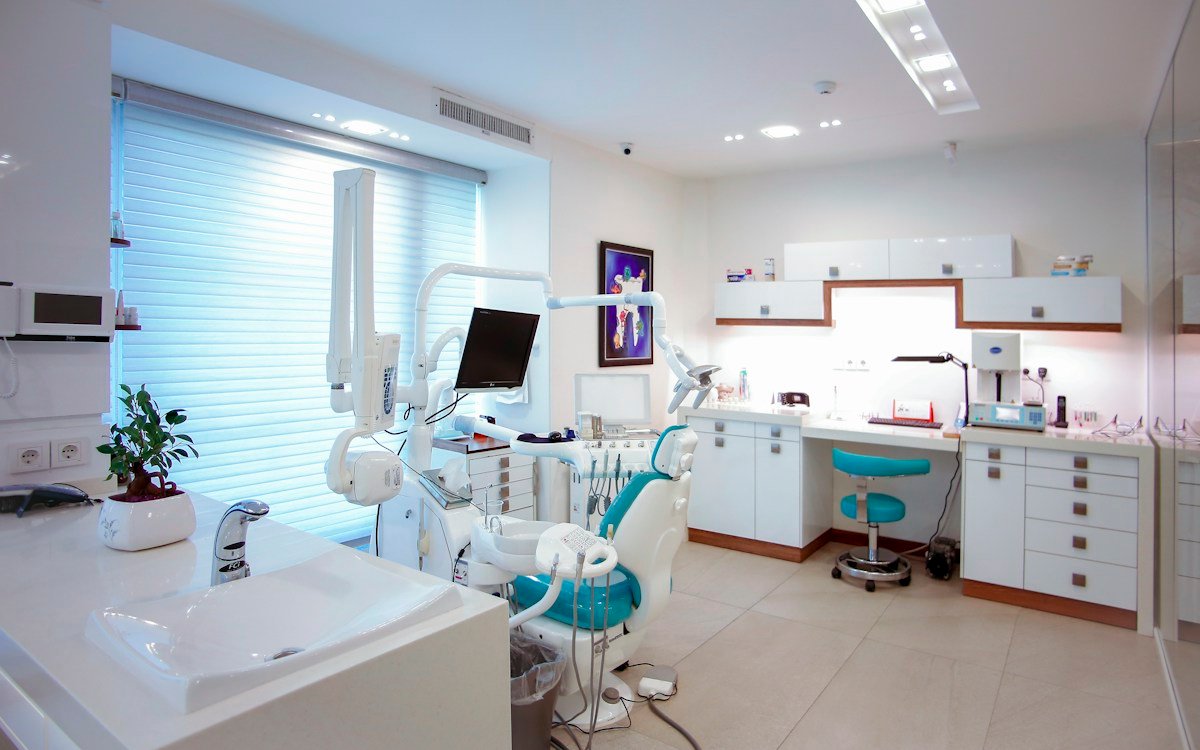 Sterile surgical dental instruments and autoclave trays processed under HTM 01-05 decontamination workflow standards